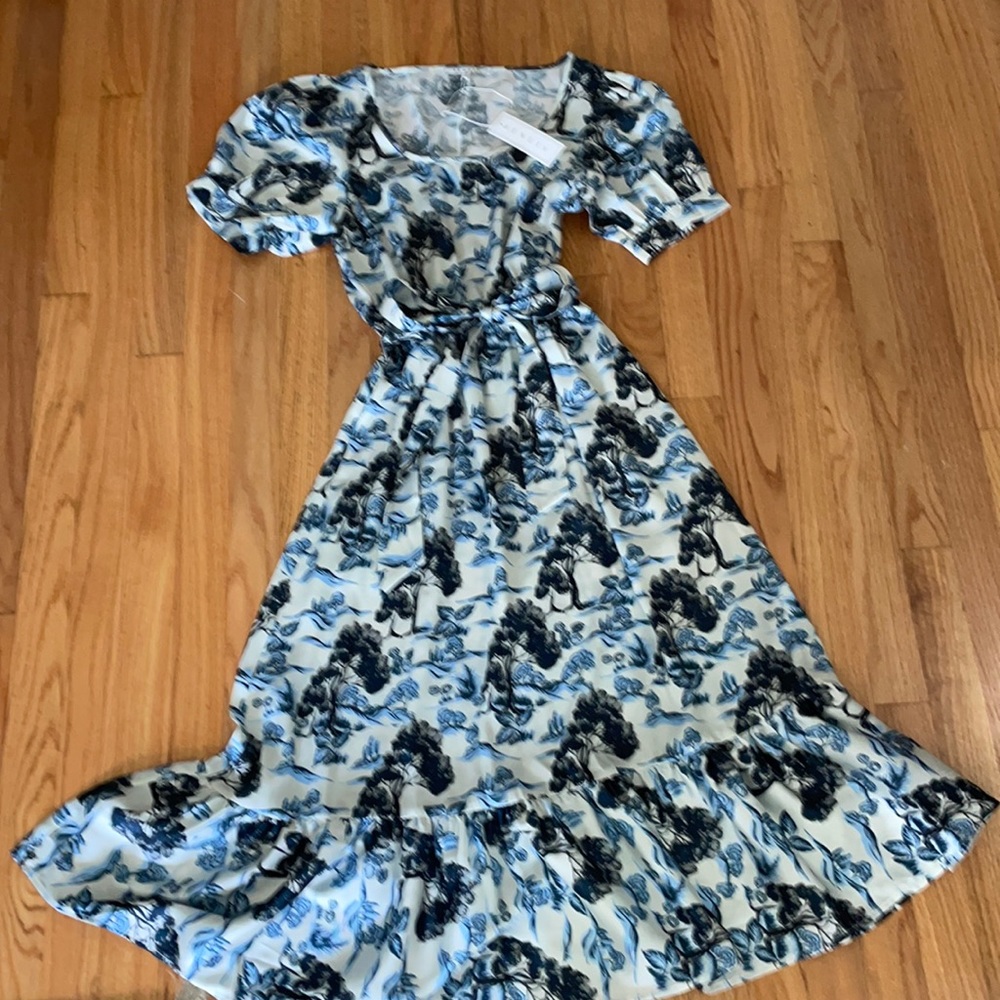 Senlis Lucia Shortsleeved Midi Dress